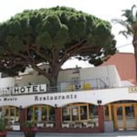 La Masia Hotel *